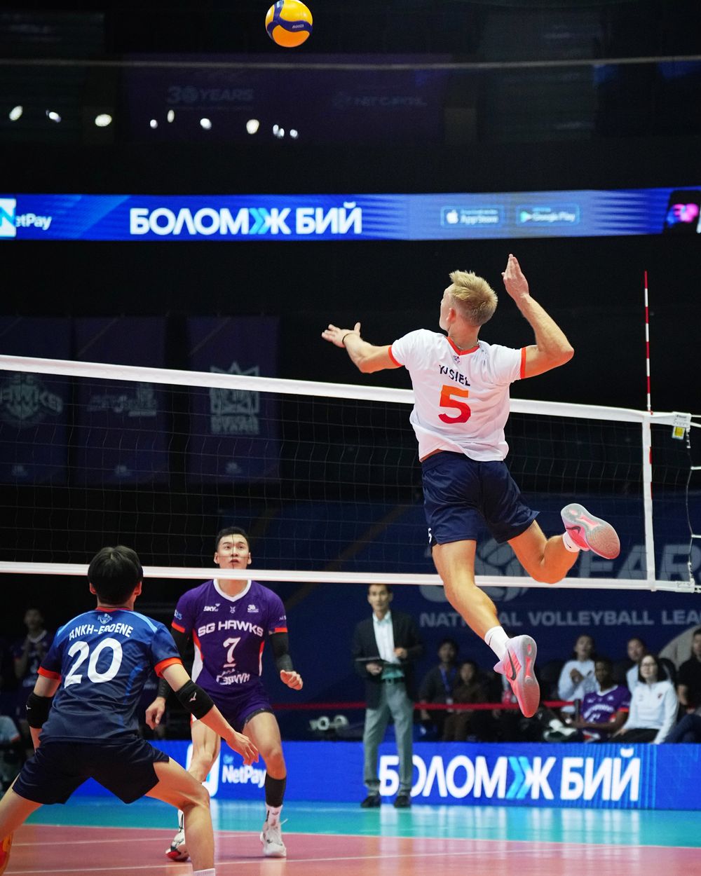 David Kisiel jump serving